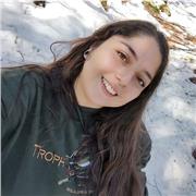 Estudiante de medicina realiza clases de biología nivel básico y enseñanza media